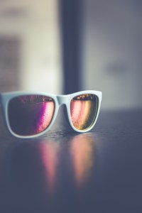 sunglasses-1513896_1920