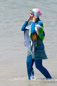 Titre : Burkini Crédit : Giorgio Montersino, https://www.flickr.com/photos/39442289@N00/3711962801/